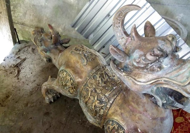 Xác minh nhóm người thả tượng quái thú hai đầu xuống biển ở Cà Mau - Ảnh 1. Xác minh nhóm người thả tượng quái thú hai đầu xuống biển ở Cà Mau - Ảnh 1.