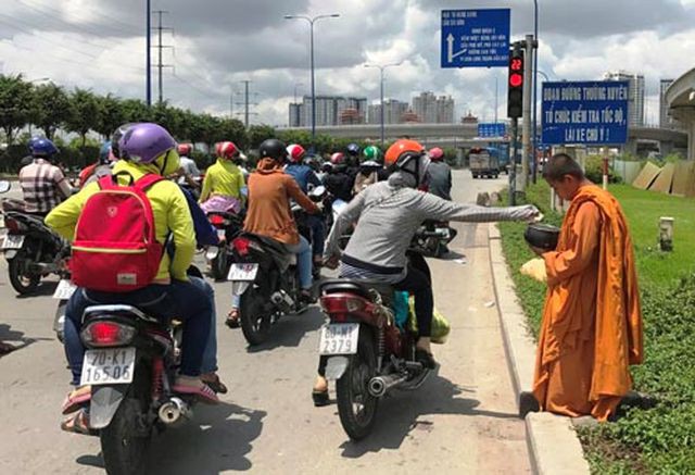 “Vạch” thủ đoạn của nhóm giả tu hành, “chăn dắt” trẻ em ở cửa ngõ Sài Gòn - Ảnh 1.