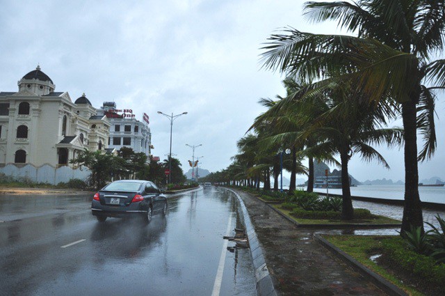 Đến tối nay, bão số 2 cách Quảng Ninh, Hải Phòng khoảng 200km. Ảnh: Đ.Tùy