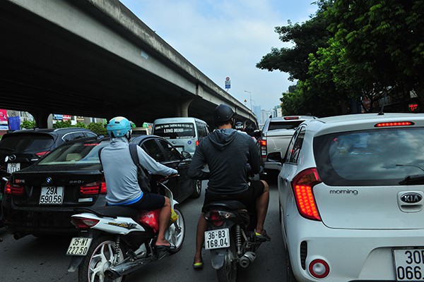 Ám ảnh với tuyến đường ngày nào cũng ùn tắc ở Thủ đô - Ảnh 7.