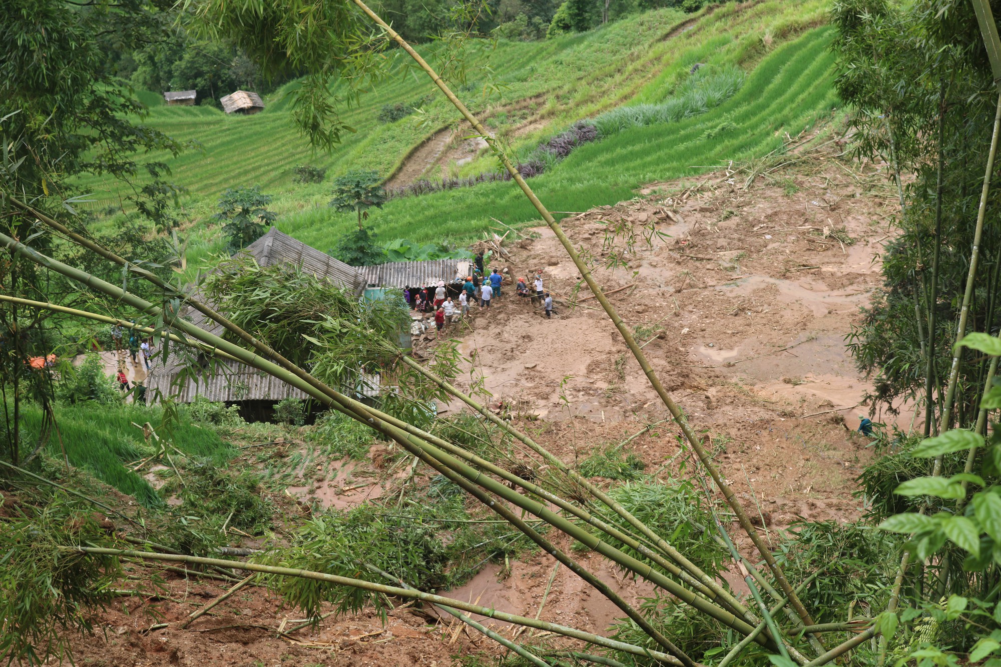 Thông tin mới về vụ mưa lớn khiến 5 người thương, 5 con trâu bị sét đánh chết ở Hà Giang - Ảnh 2. Thông tin mới về vụ mưa lớn khiến 5 người thương, 5 con trâu bị sét đánh chết ở Hà Giang - Ảnh 2.