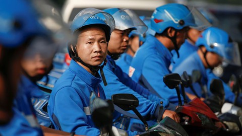 
Hầu hết tài xế đều xác định đây không phải là công việc lâu dài. Ảnh: Reuters.
