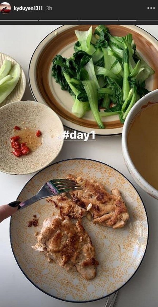 Khẩu phần ăn hàng ngày của Kỳ Duyên thường bao gồm rau củ quả và thịt gà trắng.