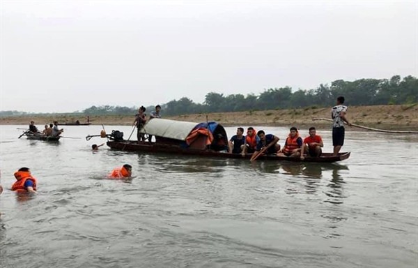 Đi thả lưới sau bão, 2 bố con được phát hiện tử vong dưới sông - Ảnh 1.