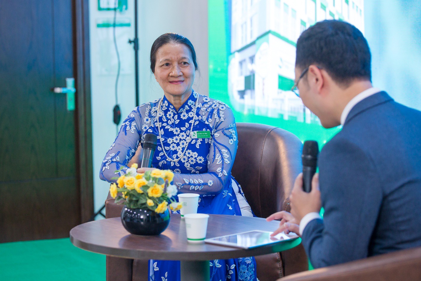 Những cung bậc cảm xúc trong sự kiện thông tuyến bảo hiểm y tế tại Thu Cúc - Ảnh 2. Những cung bậc cảm xúc trong sự kiện thông tuyến bảo hiểm y tế tại Thu Cúc - Ảnh 2.