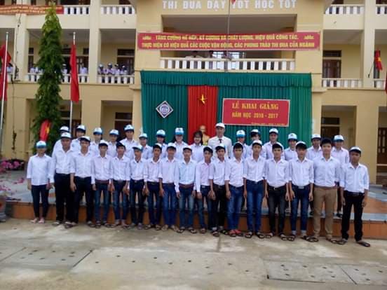 Một lớp học tại vùng núi Hà Tĩnh có 100%  học sinh đậu đại học - Ảnh 1.