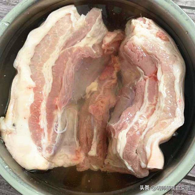 Luộc thịt lợn dùng nước nóng hay lạnh, nếu dùng sai thịt vừa khô vừa không thơm - Ảnh 1.