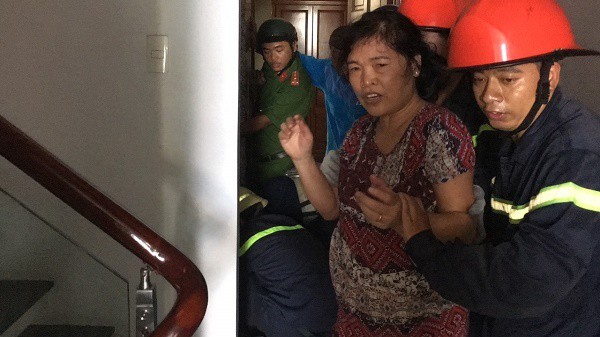 Phá cửa thang máy cứu bé trai 8 tháng tuổi và bà nội đang la hét ở Sài Gòn - Ảnh 2.