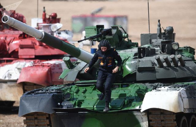 Vẻ đẹp ngọt ngào của dàn nữ quân nhân tại giải đua xe tăng hàng đầu thế giới - Ảnh 4.