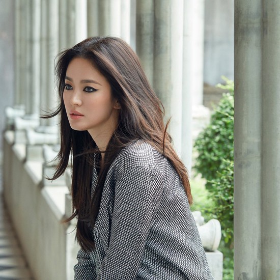 Song Hye Kyo mặc sexy hơn sau khi bỏ chồng - Ảnh 2.