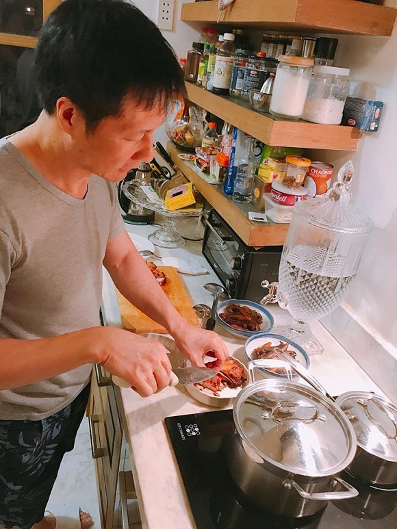 Chồng Phan Như Thảo – đại gia nổi tiếng nấu ăn ngon như nhà hàng - Ảnh 2.