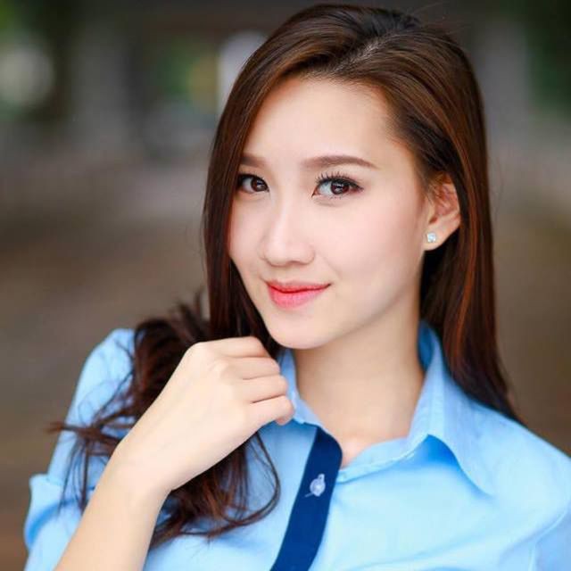 “Bông hồng” Lào gốc Việt xinh đẹp trong lễ tốt nghiệp tại Học viện Ngoại giao - Ảnh 1.