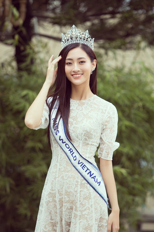 Tân Hoa hậu Lương Thùy Linh chia sẻ ‘sức nặng’ vương miện tuổi 19 - Ảnh 2.