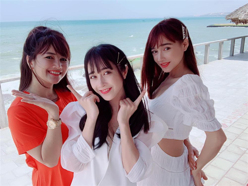 Mỹ nhân Việt lấy lại vóc dáng thần tốc sau sinh, ngỡ như chưa từng qua một lần sinh nở - Ảnh 4. Mỹ nhân Việt lấy lại vóc dáng thần tốc sau sinh, ngỡ như chưa từng qua một lần sinh nở - Ảnh 4.