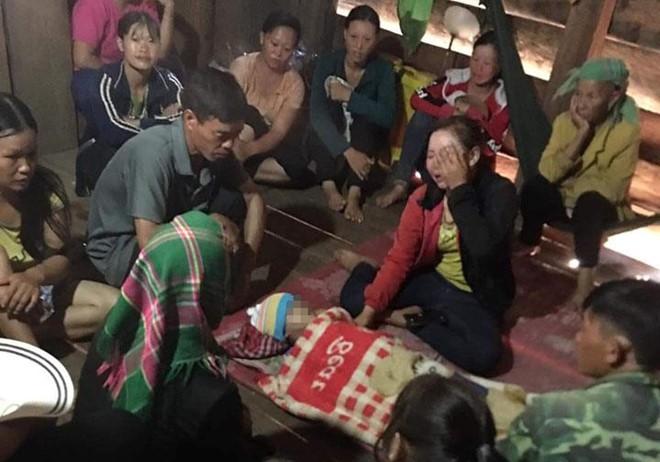 Đau đớn hai bé tử vong dưới mương nước trước nhà - Ảnh 1. Đau đớn hai bé tử vong dưới mương nước trước nhà - Ảnh 1.