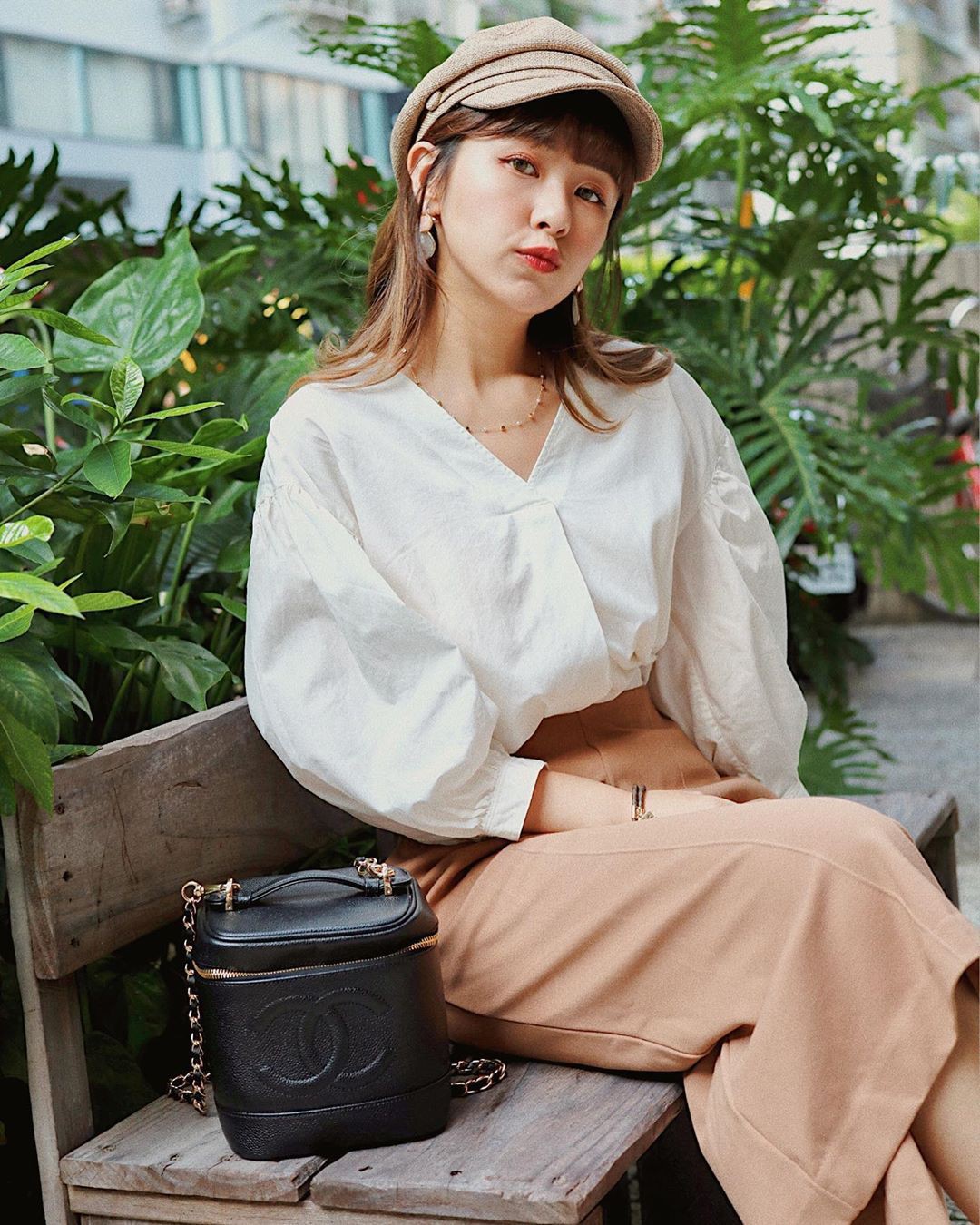 Chỉ bằng cách chọn thiết kế cổ áo thông minh, bạn đã khắc phục được ngon ơ nhược điểm vóc dáng - Ảnh 2. Chỉ bằng cách chọn thiết kế cổ áo thông minh, bạn đã khắc phục được ngon ơ nhược điểm vóc dáng - Ảnh 2.