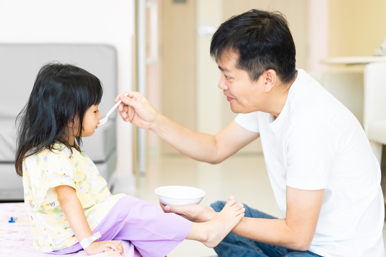 Sốt xuất huyết phải làm ngay 4 điều này để bớt lo biến chứng nhập viện - Ảnh 2. Sốt xuất huyết phải làm ngay 4 điều này để bớt lo biến chứng nhập viện - Ảnh 2.