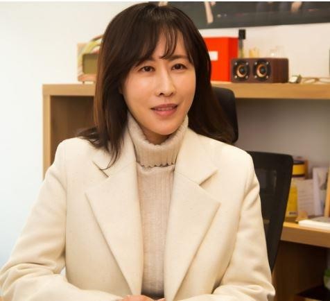CEO bị nghi ngoại tình với chồng Goo Hye Sun vừa giàu có vừa quyền thế - Ảnh 1.