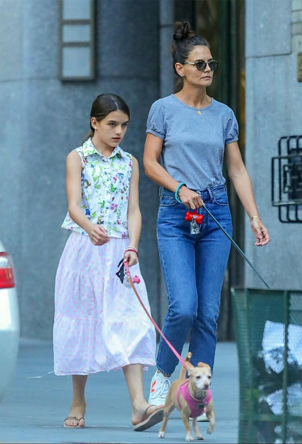 Katie Holmes đi chơi với con gái sau chia tay bạn trai - Ảnh 1.