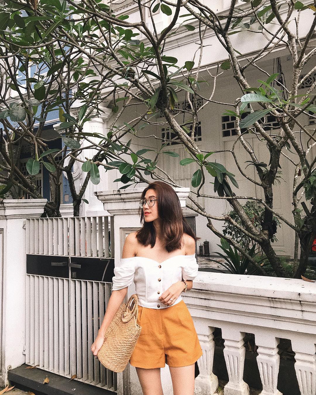 Chỉ bằng cách chọn thiết kế cổ áo thông minh, bạn đã khắc phục được ngon ơ nhược điểm vóc dáng - Ảnh 5. Chỉ bằng cách chọn thiết kế cổ áo thông minh, bạn đã khắc phục được ngon ơ nhược điểm vóc dáng - Ảnh 5.