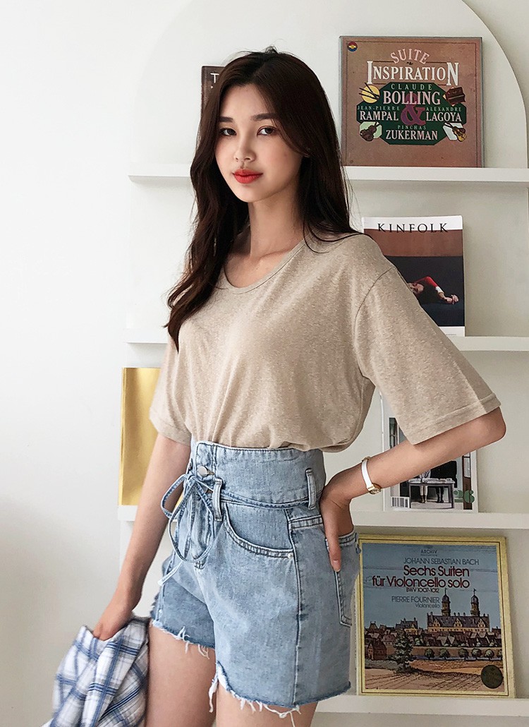 Chỉ bằng cách chọn thiết kế cổ áo thông minh, bạn đã khắc phục được ngon ơ nhược điểm vóc dáng - Ảnh 8. Chỉ bằng cách chọn thiết kế cổ áo thông minh, bạn đã khắc phục được ngon ơ nhược điểm vóc dáng - Ảnh 8.