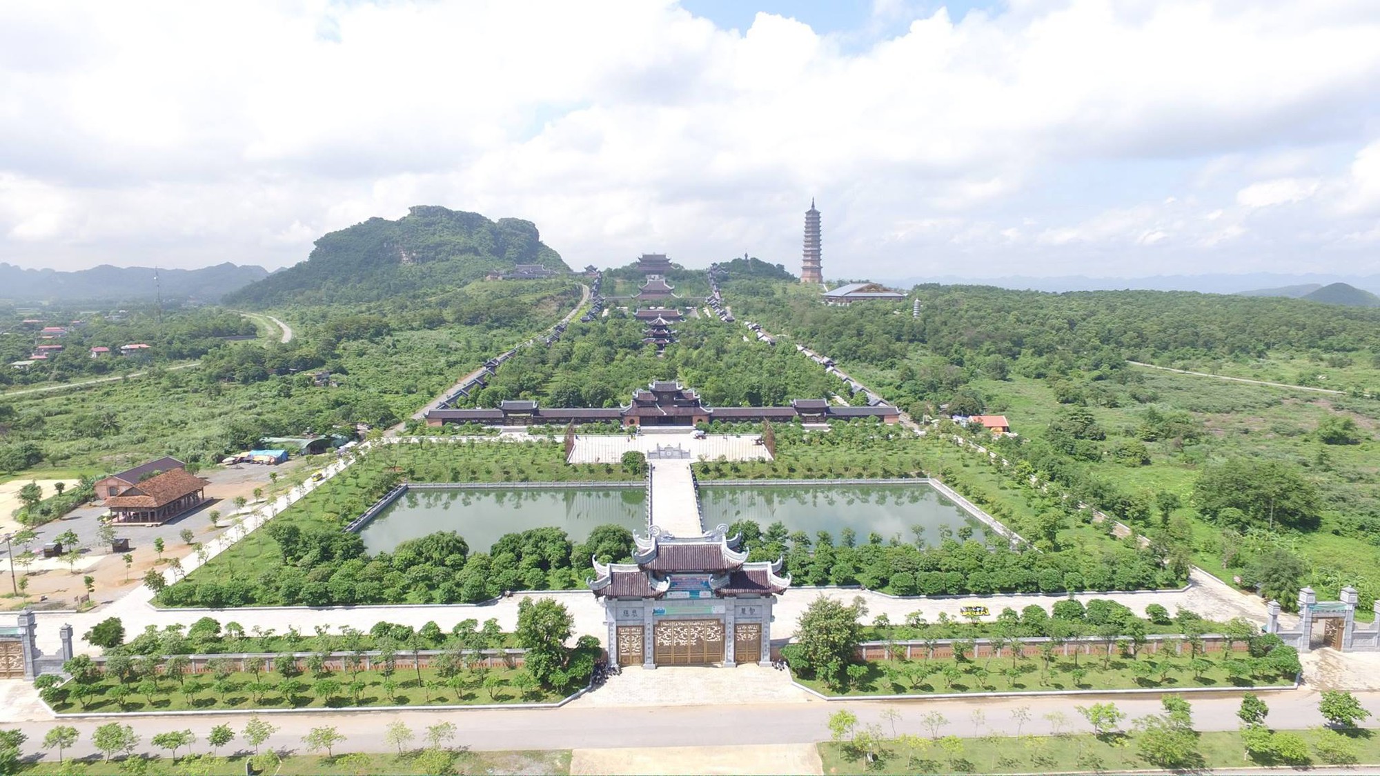 Bộ trưởng Bộ TN&MT: Quyết định giao đất tại chùa Tam Chúc của tỉnh Hà Nam còn chưa rõ ràng - Ảnh 1. Bộ trưởng Bộ TN&MT: Quyết định giao đất tại chùa Tam Chúc của tỉnh Hà Nam còn chưa rõ ràng - Ảnh 1.
