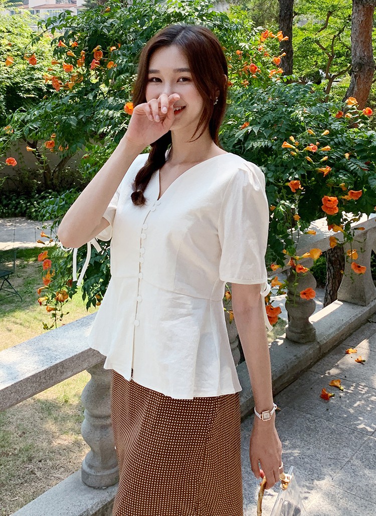HH Thu Thảo đích thị là tín đồ của áo blouse và bạn sẽ không phải hối hận nếu học theo cô, sắm ngay 5 kiểu sau - Ảnh 11. HH Thu Thảo đích thị là tín đồ của áo blouse và bạn sẽ không phải hối hận nếu học theo cô, sắm ngay 5 kiểu sau - Ảnh 11.