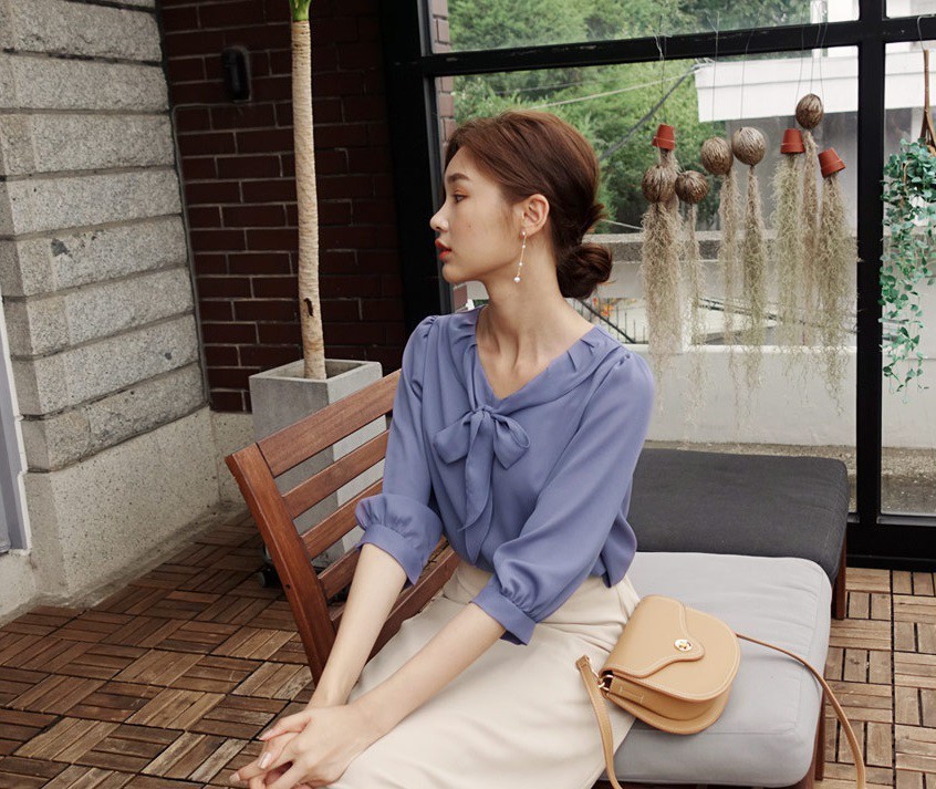 HH Thu Thảo đích thị là tín đồ của áo blouse và bạn sẽ không phải hối hận nếu học theo cô, sắm ngay 5 kiểu sau - Ảnh 15. HH Thu Thảo đích thị là tín đồ của áo blouse và bạn sẽ không phải hối hận nếu học theo cô, sắm ngay 5 kiểu sau - Ảnh 15.