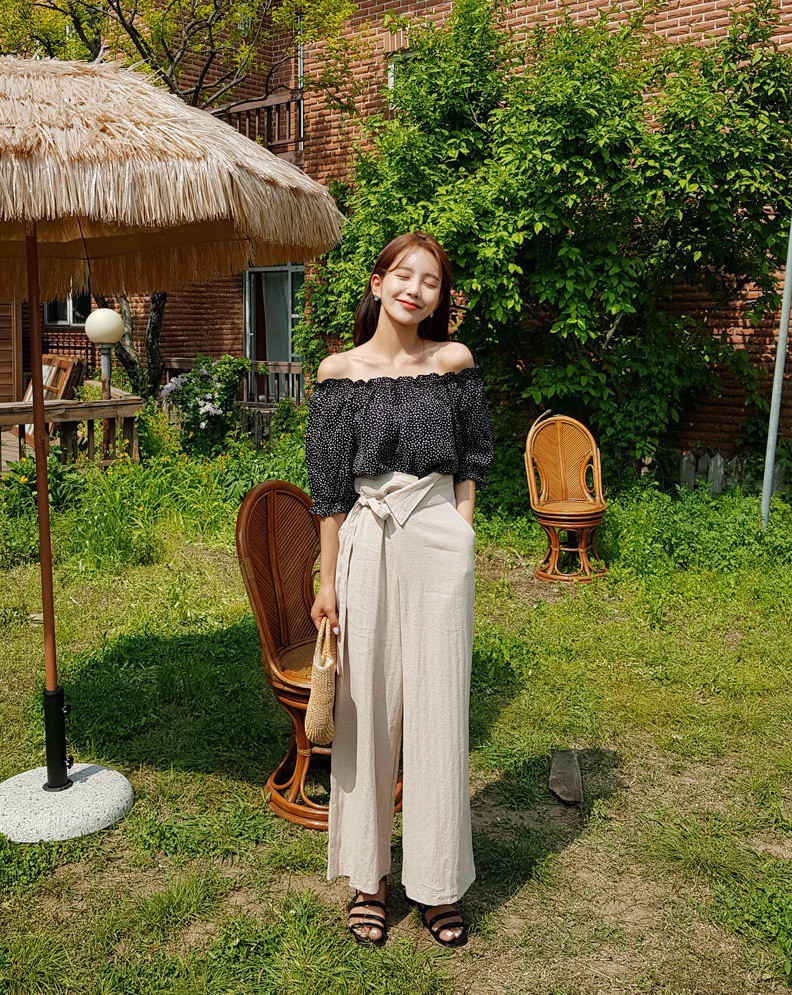 HH Thu Thảo đích thị là tín đồ của áo blouse và bạn sẽ không phải hối hận nếu học theo cô, sắm ngay 5 kiểu sau - Ảnh 18. HH Thu Thảo đích thị là tín đồ của áo blouse và bạn sẽ không phải hối hận nếu học theo cô, sắm ngay 5 kiểu sau - Ảnh 18.