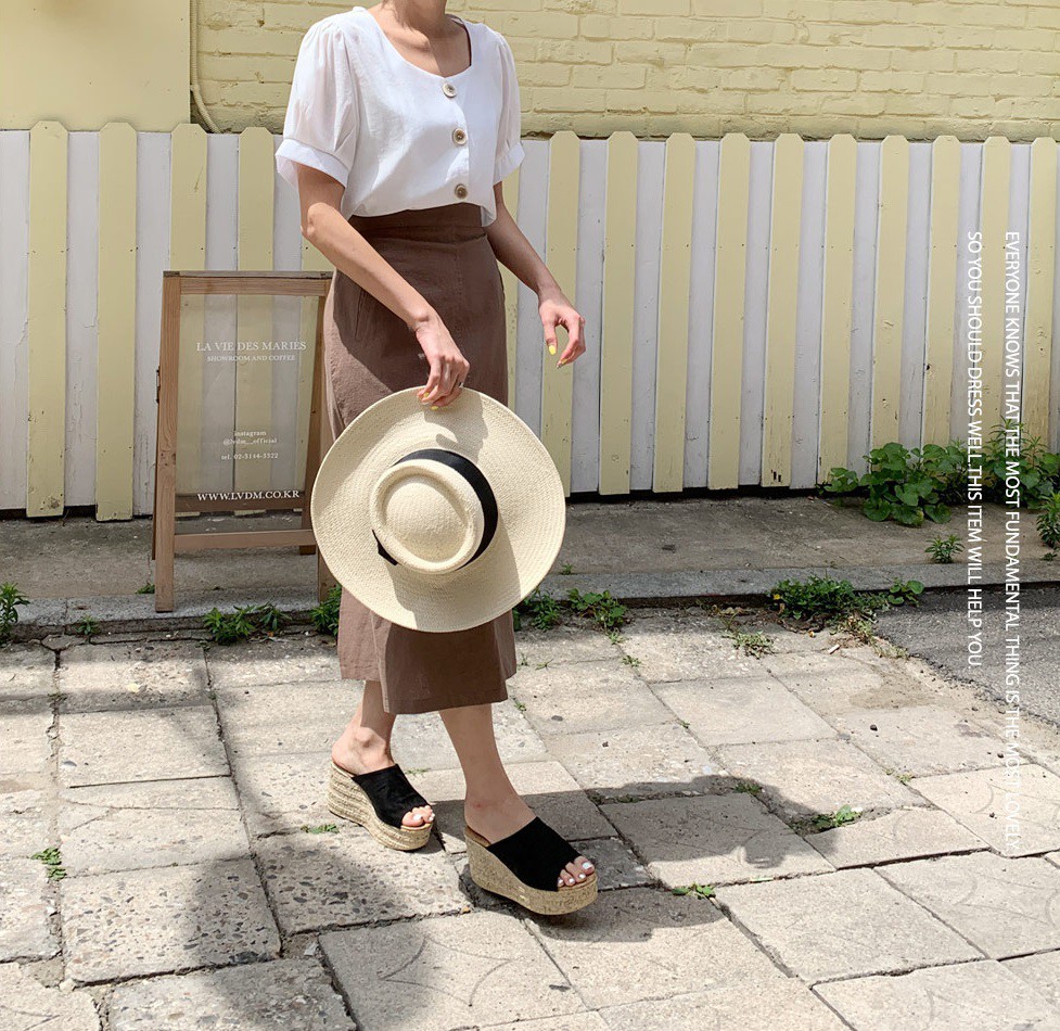 HH Thu Thảo đích thị là tín đồ của áo blouse và bạn sẽ không phải hối hận nếu học theo cô, sắm ngay 5 kiểu sau - Ảnh 3. HH Thu Thảo đích thị là tín đồ của áo blouse và bạn sẽ không phải hối hận nếu học theo cô, sắm ngay 5 kiểu sau - Ảnh 3.