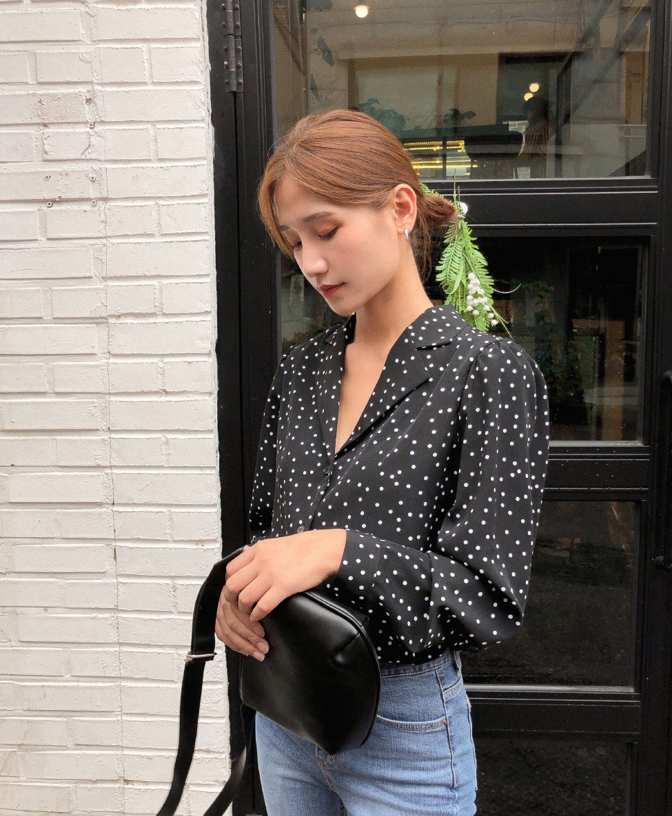 HH Thu Thảo đích thị là tín đồ của áo blouse và bạn sẽ không phải hối hận nếu học theo cô, sắm ngay 5 kiểu sau - Ảnh 6. HH Thu Thảo đích thị là tín đồ của áo blouse và bạn sẽ không phải hối hận nếu học theo cô, sắm ngay 5 kiểu sau - Ảnh 6.