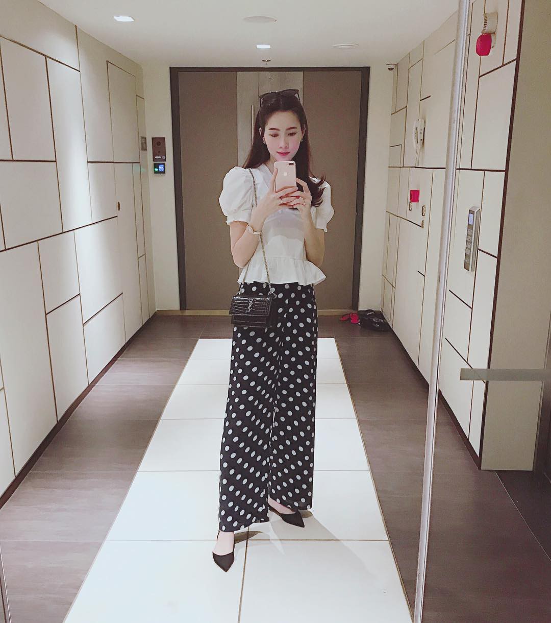 HH Thu Thảo đích thị là tín đồ của áo blouse và bạn sẽ không phải hối hận nếu học theo cô, sắm ngay 5 kiểu sau - Ảnh 9. HH Thu Thảo đích thị là tín đồ của áo blouse và bạn sẽ không phải hối hận nếu học theo cô, sắm ngay 5 kiểu sau - Ảnh 9.