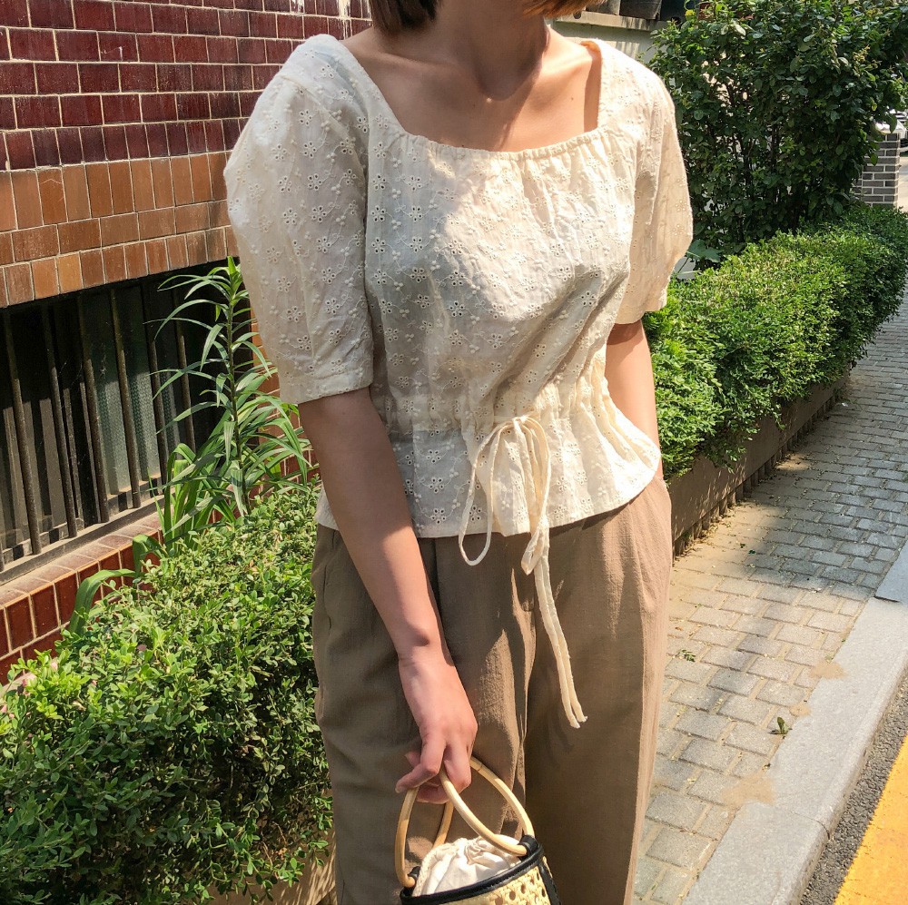 HH Thu Thảo đích thị là tín đồ của áo blouse và bạn sẽ không phải hối hận nếu học theo cô, sắm ngay 5 kiểu sau - Ảnh 10. HH Thu Thảo đích thị là tín đồ của áo blouse và bạn sẽ không phải hối hận nếu học theo cô, sắm ngay 5 kiểu sau - Ảnh 10.