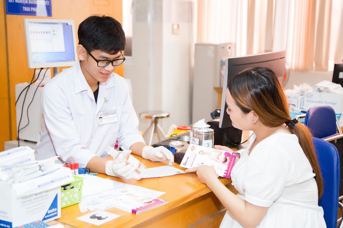 Abbott hợp tác với bộ Y tế tầm soát miễn phí đái tháo đường thai kỳ - Ảnh 3. Abbott hợp tác với bộ Y tế tầm soát miễn phí đái tháo đường thai kỳ - Ảnh 3.