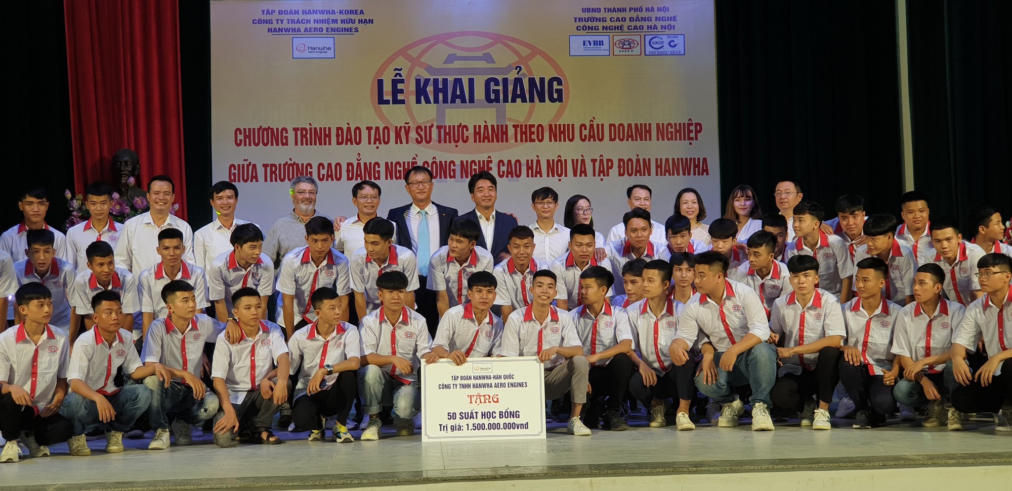 Trường Cao đẳng Công nghệ Cao Hà Nội được đầu tư 50 suất học bổng trị giá 1,5 tỷ đồng - Ảnh 4. Trường Cao đẳng Công nghệ Cao Hà Nội được đầu tư 50 suất học bổng trị giá 1,5 tỷ đồng - Ảnh 4.