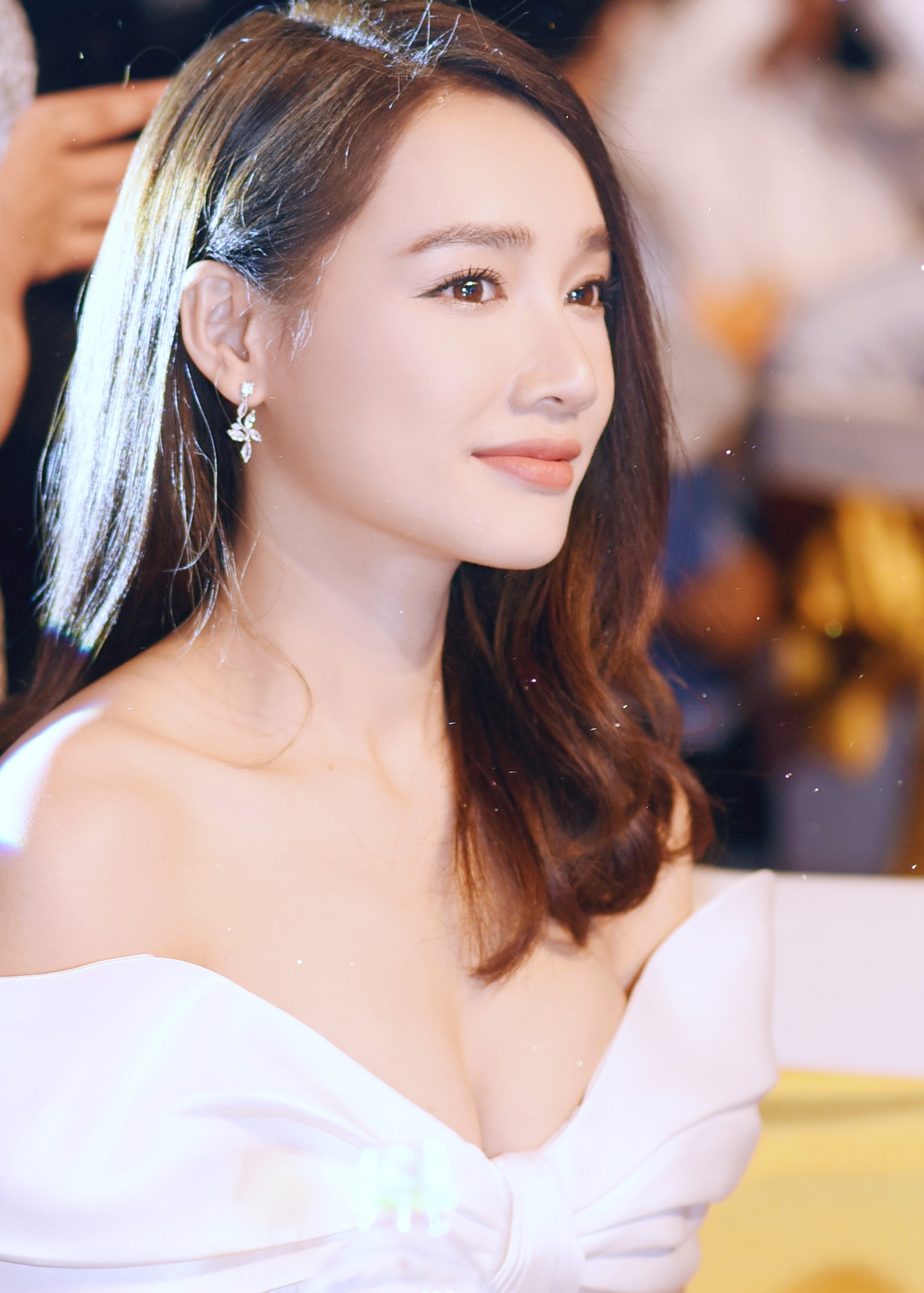 So kè style 3 nàng ngọc nữ 1990 của điện ảnh Việt: Người chăm diện đồ trễ nải, người thích diện đồ xì-tin hack tuổi triệt để - Ảnh 2. So kè style 3 nàng ngọc nữ 1990 của điện ảnh Việt: Người chăm diện đồ trễ nải, người thích diện đồ xì-tin hack tuổi triệt để - Ảnh 2.