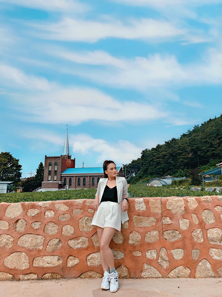 So kè style 3 nàng ngọc nữ 1990 của điện ảnh Việt: Người chăm diện đồ trễ nải, người thích diện đồ xì-tin hack tuổi triệt để - Ảnh 15. So kè style 3 nàng ngọc nữ 1990 của điện ảnh Việt: Người chăm diện đồ trễ nải, người thích diện đồ xì-tin hack tuổi triệt để - Ảnh 15.