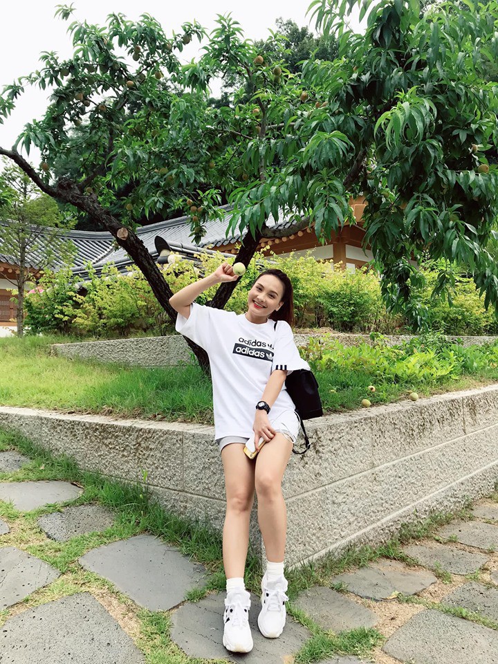 So kè style 3 nàng ngọc nữ 1990 của điện ảnh Việt: Người chăm diện đồ trễ nải, người thích diện đồ xì-tin hack tuổi triệt để - Ảnh 16. So kè style 3 nàng ngọc nữ 1990 của điện ảnh Việt: Người chăm diện đồ trễ nải, người thích diện đồ xì-tin hack tuổi triệt để - Ảnh 16.