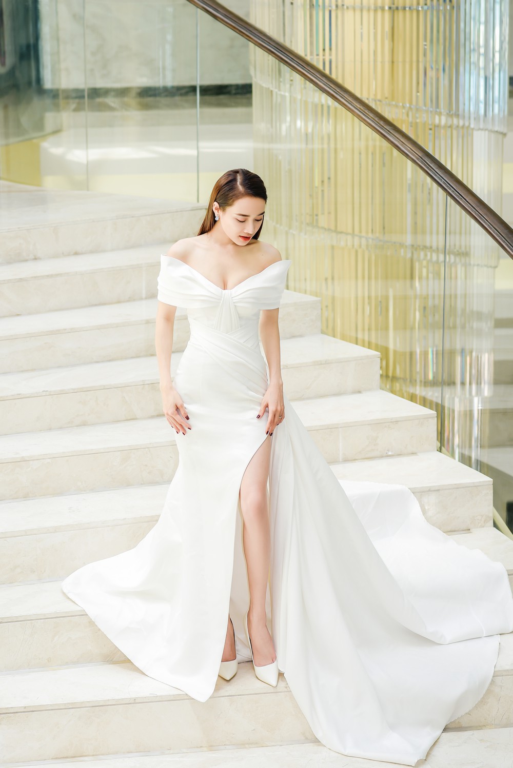 So kè style 3 nàng ngọc nữ 1990 của điện ảnh Việt: Người chăm diện đồ trễ nải, người thích diện đồ xì-tin hack tuổi triệt để - Ảnh 4. So kè style 3 nàng ngọc nữ 1990 của điện ảnh Việt: Người chăm diện đồ trễ nải, người thích diện đồ xì-tin hack tuổi triệt để - Ảnh 4.