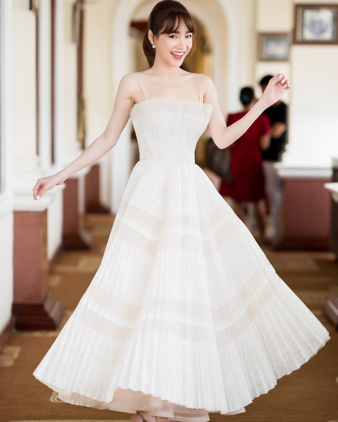 So kè style 3 nàng ngọc nữ 1990 của điện ảnh Việt: Người chăm diện đồ trễ nải, người thích diện đồ xì-tin hack tuổi triệt để - Ảnh 5. So kè style 3 nàng ngọc nữ 1990 của điện ảnh Việt: Người chăm diện đồ trễ nải, người thích diện đồ xì-tin hack tuổi triệt để - Ảnh 5.