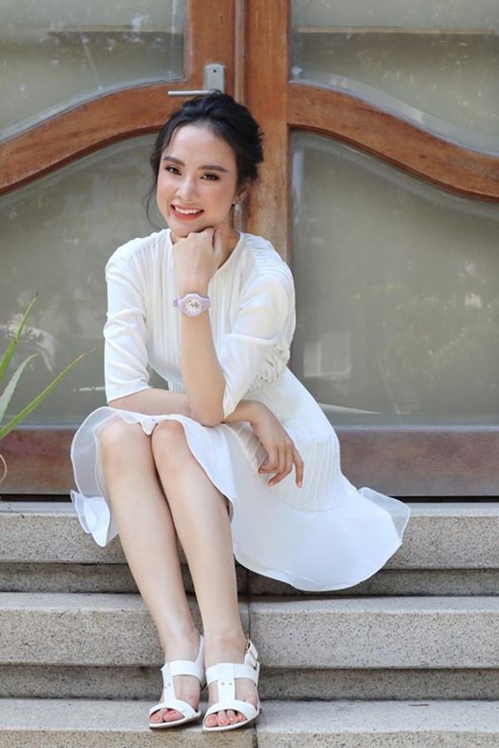 Bộ cánh tai tiếng mà loạt mỹ nhân Việt không bao giờ muốn nhớ lại - Ảnh 9. Bộ cánh tai tiếng mà loạt mỹ nhân Việt không bao giờ muốn nhớ lại - Ảnh 9.