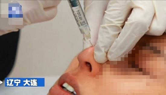 Hai cô gái suýt mù vì tự tiêm botox mua trên mạng - Ảnh 1.