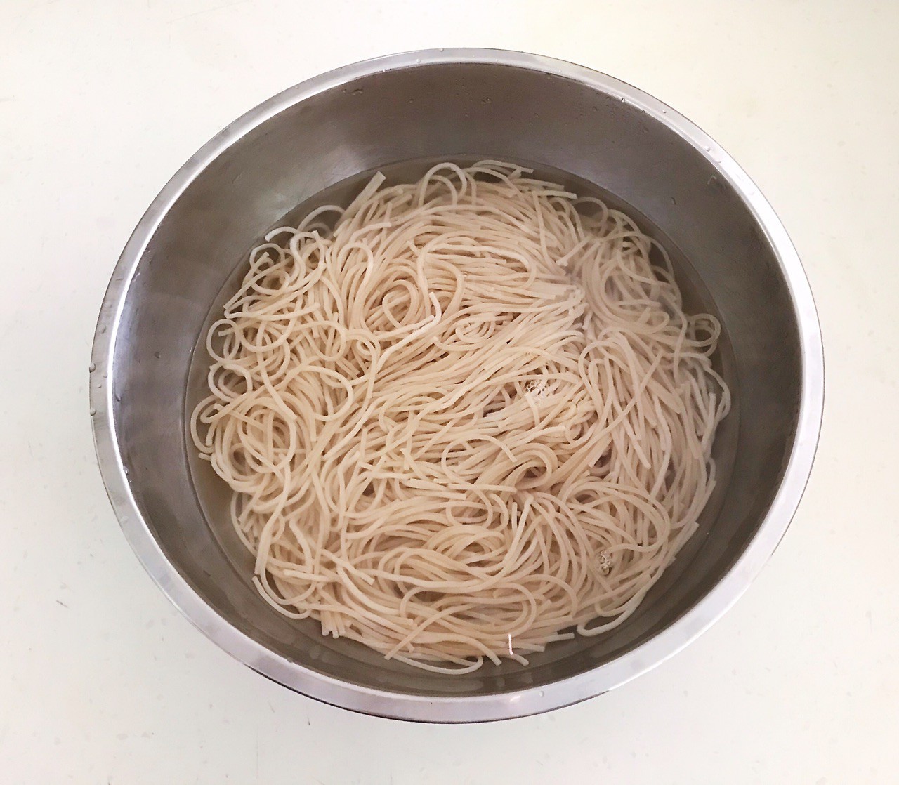 Bữa sáng không có nhiều thời gian, bạn hãy làm ngay món mì siêu nhanh và ngon này - Ảnh 3. Bữa sáng không có nhiều thời gian, bạn hãy làm ngay món mì siêu nhanh và ngon này - Ảnh 3.