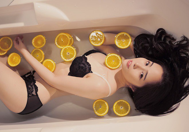 Đã tìm ra tiểu tam sở hữu vòng eo siêu nhỏ, đánh bật cả Ngọc Trinh - Ảnh 6. Đã tìm ra tiểu tam sở hữu vòng eo siêu nhỏ, đánh bật cả Ngọc Trinh - Ảnh 6.