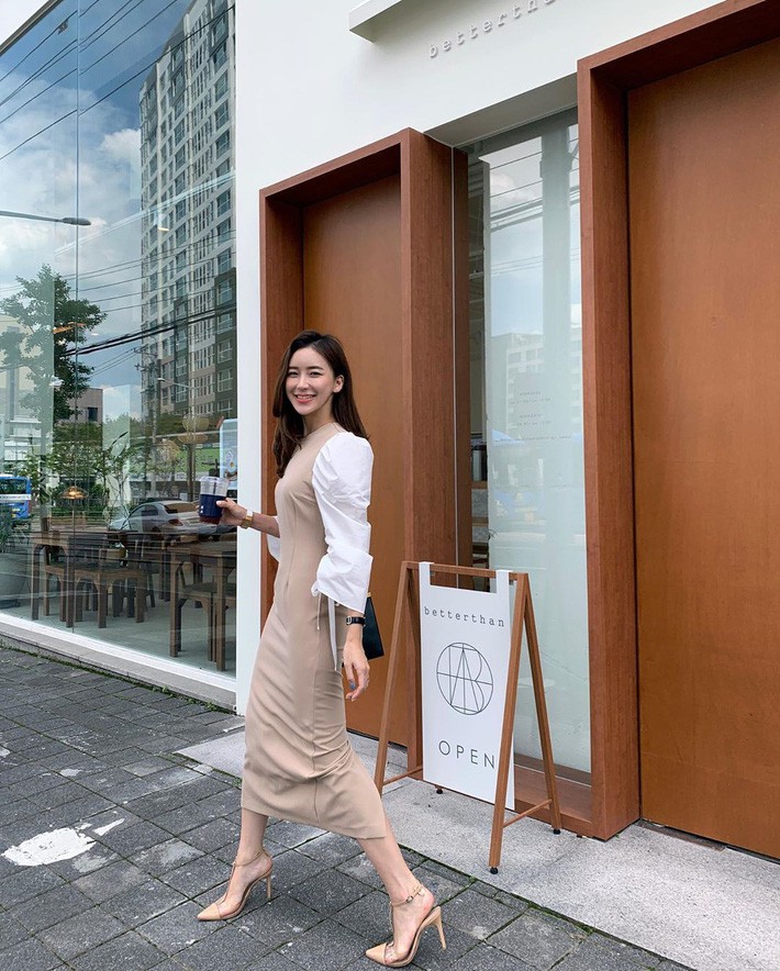 Chẳng dát toàn hàng hiệu nhưng các quý cô Châu Á nhìn vẫn cứ sang xịn nhờ cách mix cao tay - Ảnh 6. Chẳng dát toàn hàng hiệu nhưng các quý cô Châu Á nhìn vẫn cứ sang xịn nhờ cách mix cao tay - Ảnh 6.
