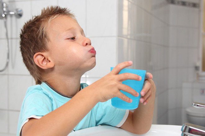 Sai lầm trầm trọng nếu dùng nước súc họng có chứa i ốt mà không hỏi bác sĩ - Ảnh 2. Sai lầm trầm trọng nếu dùng nước súc họng có chứa i ốt mà không hỏi bác sĩ - Ảnh 2.