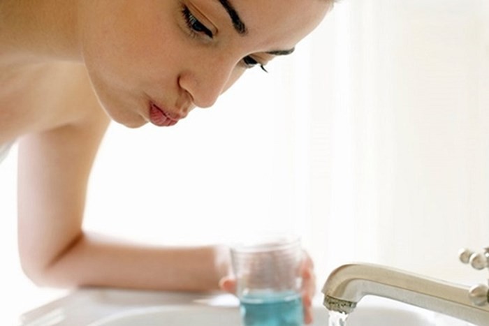 Sai lầm trầm trọng nếu dùng nước súc họng có chứa i ốt mà không hỏi bác sĩ - Ảnh 3. Sai lầm trầm trọng nếu dùng nước súc họng có chứa i ốt mà không hỏi bác sĩ - Ảnh 3.