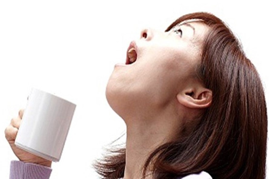 Sai lầm trầm trọng nếu dùng nước súc họng có chứa i ốt mà không hỏi bác sĩ - Ảnh 1. Sai lầm trầm trọng nếu dùng nước súc họng có chứa i ốt mà không hỏi bác sĩ - Ảnh 1.