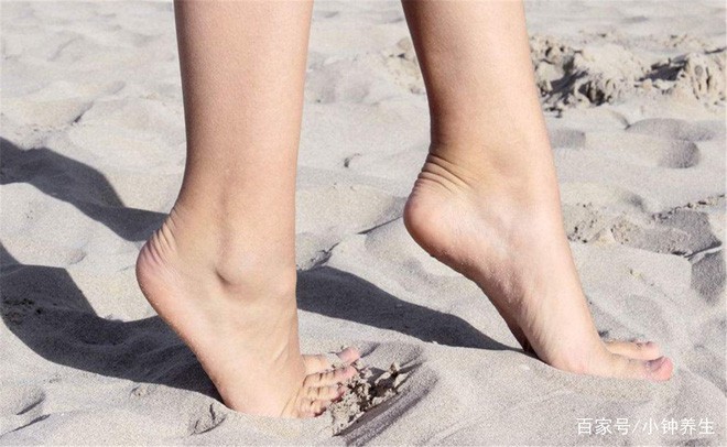  Tập nh&oacute;n g&oacute;t ch&acirc;n &iacute;t ph&uacute;t mỗi ng&agrave;y: Nhiều bộ phận cơ thể thay đổi ngạc nhi&ecirc;n sau 1 th&aacute;ng - Ảnh 1.