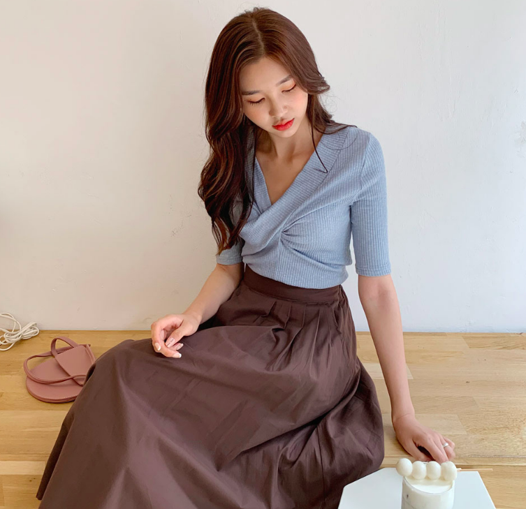 Hết Nhã lại đến Trà bị chê ăn mặc mát mẻ quá mức nơi công sở, các chị em nên chú ý những điểm gì để không bị dị nghị - Ảnh 6. Hết Nhã lại đến Trà bị chê ăn mặc mát mẻ quá mức nơi công sở, các chị em nên chú ý những điểm gì để không bị dị nghị - Ảnh 6.